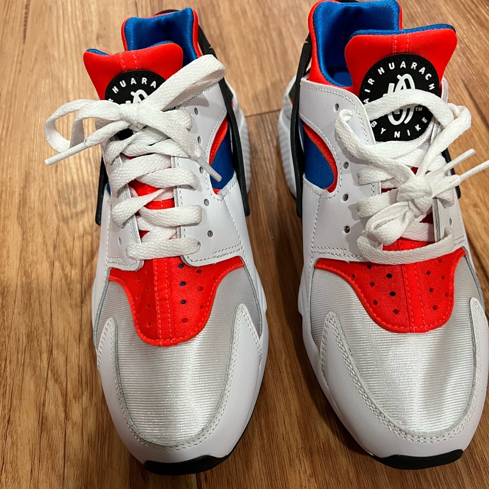 Women’s Nike Air Huarache - new without tags. Never worn - Picture 12 of 12